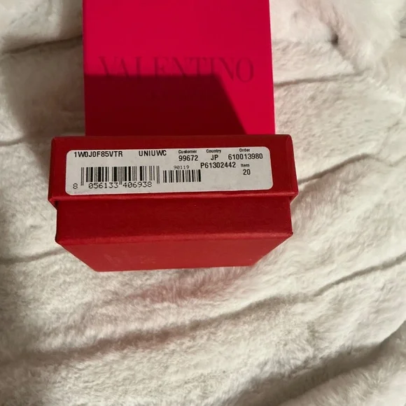 Valentino Garavani Preloved Fushia Crystals VLogo Earrings - Picture 12 of 13